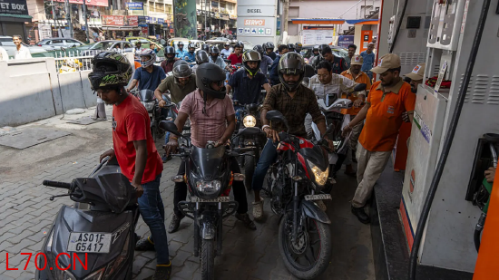 印度为抑制燃油价格暴涨，税收收入遭受“重创”