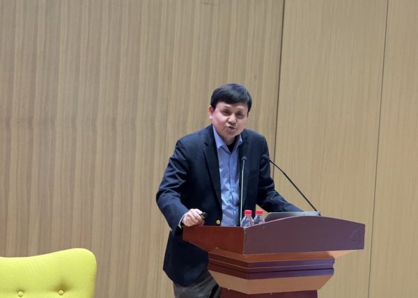 张文宏畅谈退休：换个赛道，想研发让大家都能长寿的疗法